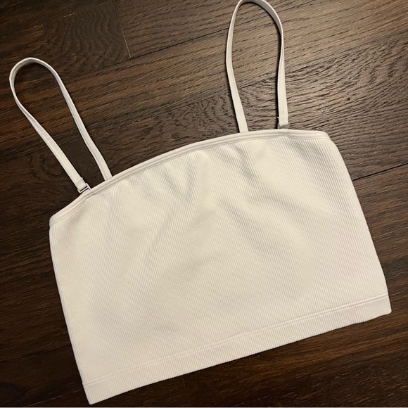 Abercrombie & Fitch Tops - A&F white seamless ribbed crop top